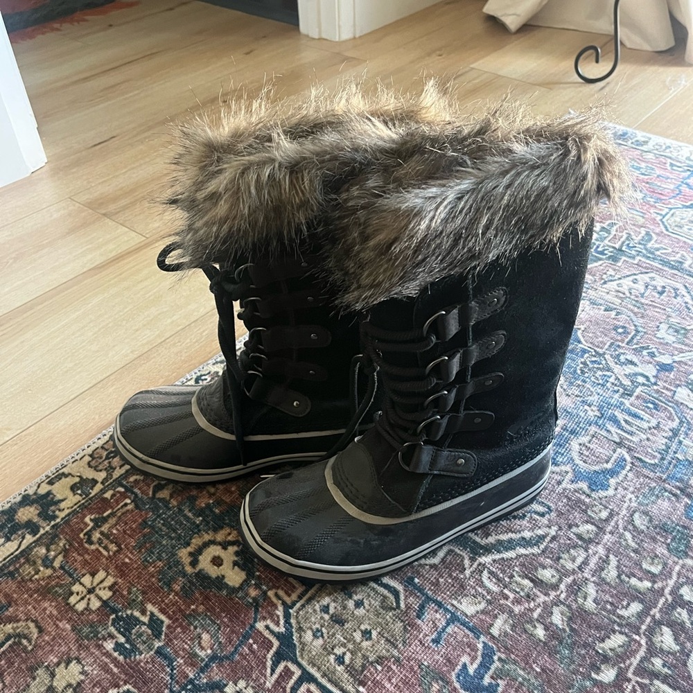 Sorel Black Winter Boots with Faux Fur